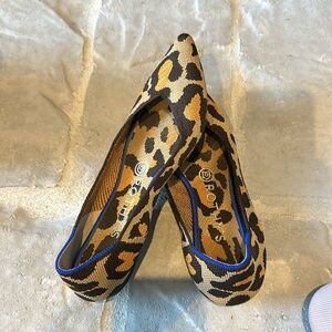 Rothy’s - size 8 - the point - big cat/leopard print